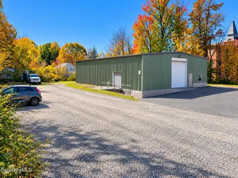 Flex Space with Overhead Door