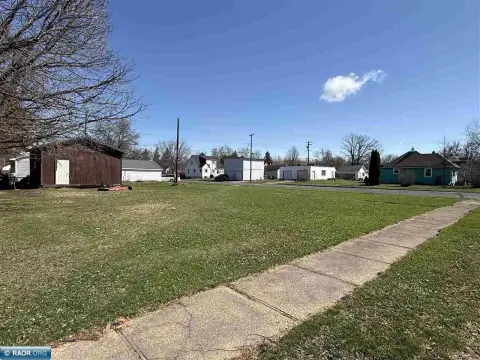 Keewatin Residential Lots with Garage
