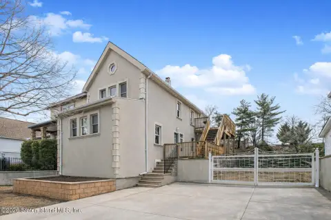 Two-Family Home Near Verrazano Bridge