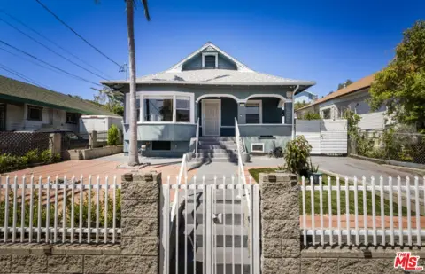Income-Producing Triplex Near Cesar Chavez