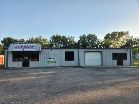 Ratcliff Commercial Property with Storage