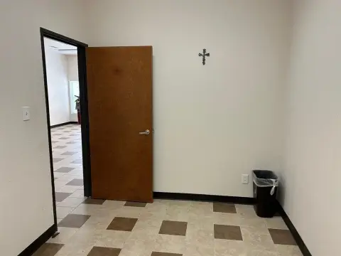 Versatile Retail/Office Space in Bedford