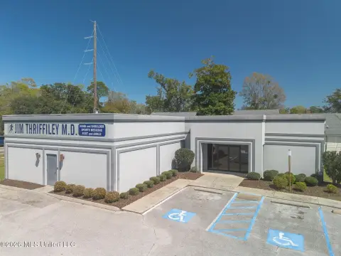 Retail Building on Pass Road