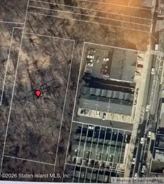 Large Lot in Grymes Hill