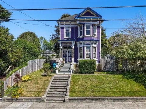 Victorian Multifamily Property in Eureka