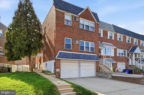 Well-Maintained Duplex with Garage