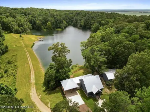 Turnkey Hunting and Lake Retreat