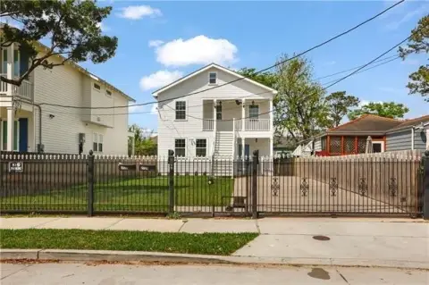Renovated Duplex With Gated Parking