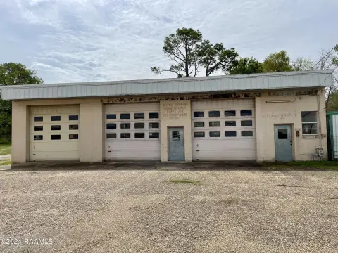 Mechanic Shop with Roll-Up Bays