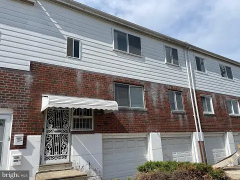 Well-Maintained Duplex in Modena Community