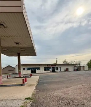 Versatile Building in Quanah, TX