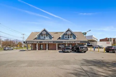 3-Unit Storefront with Parking