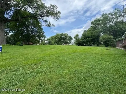 Spacious Lot in Louisville, KY