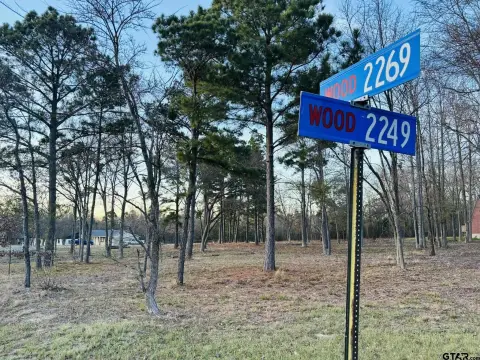 Residential Lot in Lake Holbrook