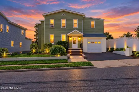 Renovated Duplex with Garage