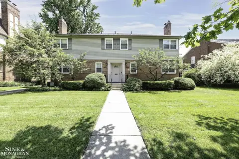Spacious Duplex in Grosse Pointe