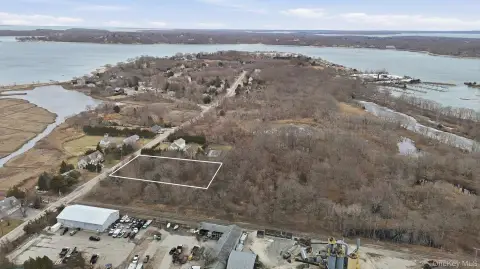 Residential Land in Greenport, NY