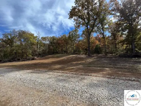 28 Acres Land Near Lake