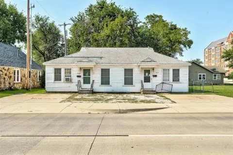 Two-Bedroom Duplex Near Stadium