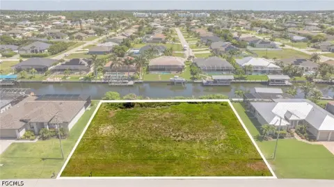 Gulf-Access Waterfront Land