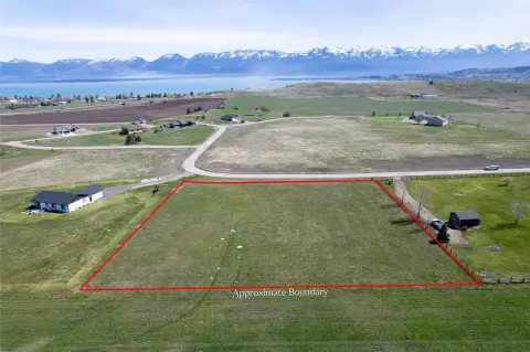 Spacious Land Parcel Near Flathead