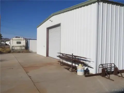 Automotive Shop Complex with Residence