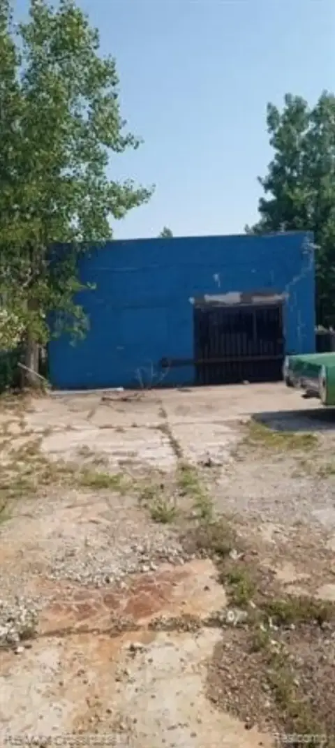 Spacious Fenced Lot in Detroit