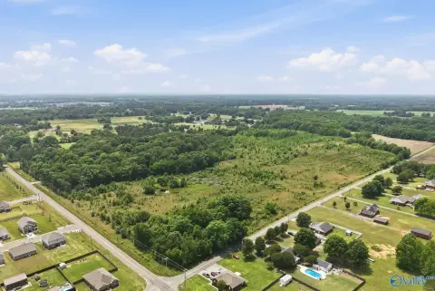 Expansive Acreage in Growing Athens