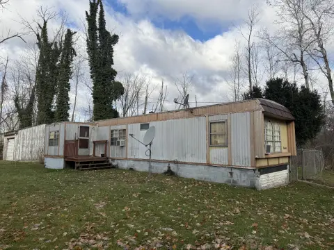 Land with Trailer in Hart