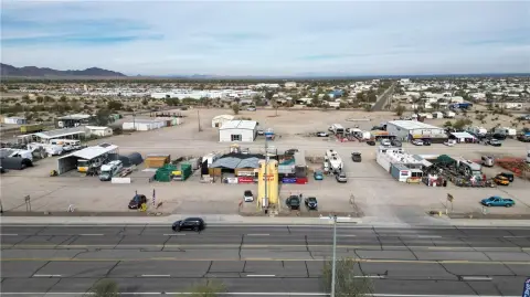 Retail Property with Vendor Lots