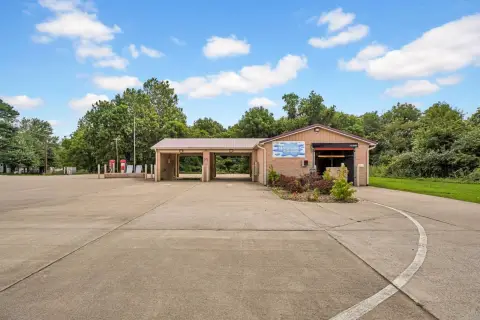 Car Wash With Open Bays