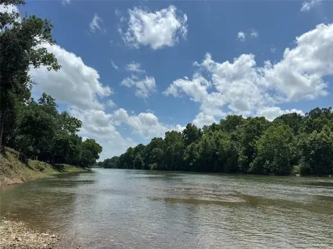 Riverfront Waterfront Land