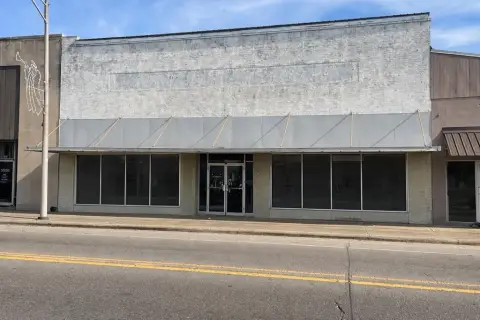Retail Building with Multi-Level Addition