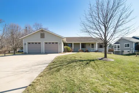 Grandville Duplex in Desirable District