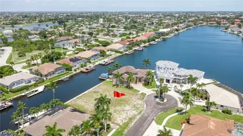 Waterfront Cul-de-Sac Homesite