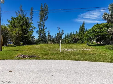 Waterfront Lot in Cape Coral