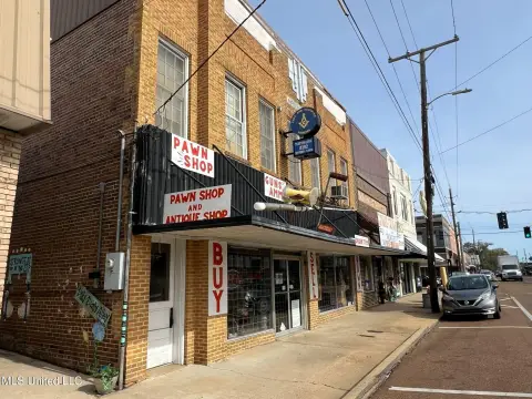 Tylertown Commercial Property with Retail