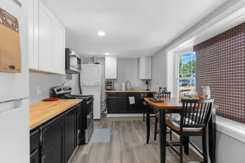 Renovated Duplex Near Downtown
