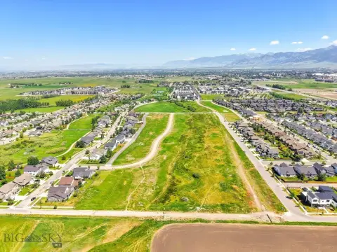 Residential Land in Premier Neighborhood