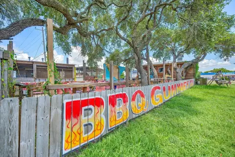 Conventional Restaurant Building