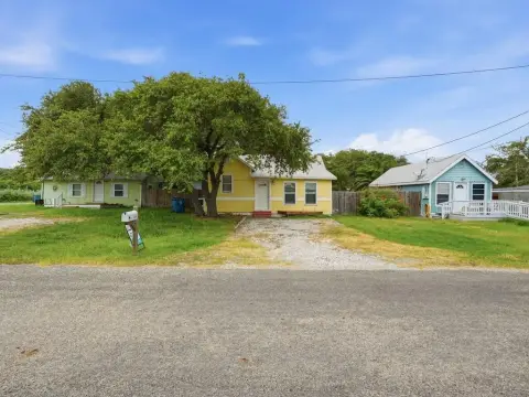 Three-Cottage Triplex