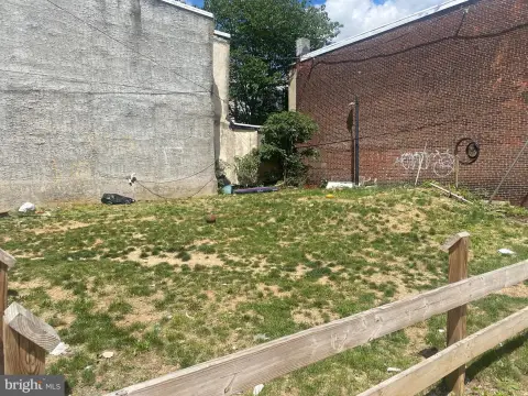 Land in Philadelphia, PA