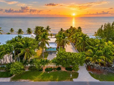 Oceanfront Duplex with Guest House