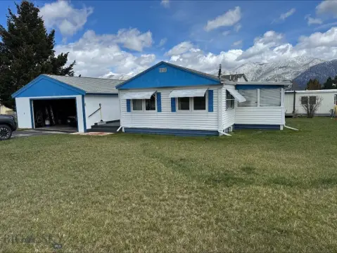 Well-Maintained Mobile Home on Corner Lot