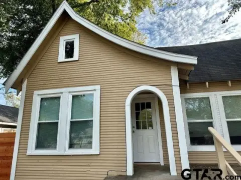Remodeled Duplex Near Downtown Tyler