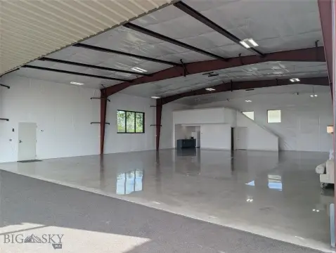 Aircraft Hangar with Mezzanine