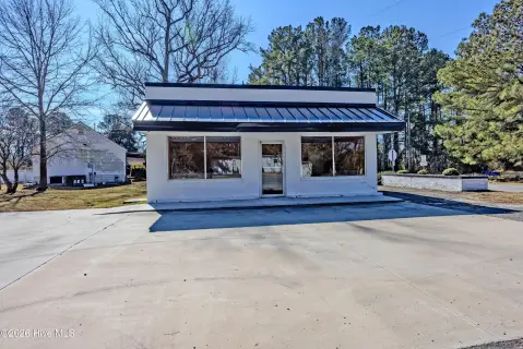 Renovated Commercial Building in Chinquapin