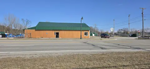 Versatile Commercial Building on M-13