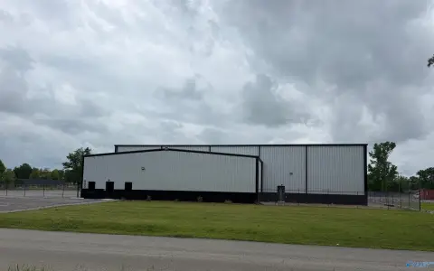 Huntsville Industrial/Commercial Building on Acreage