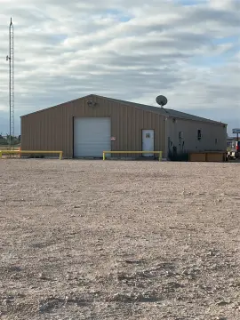 Warehouse with Office and Pull-Through Bays